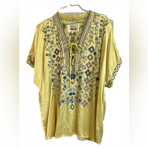 Johnny Was Embroidered Satin Yellow Short Sleeve Lace Up Pullover Top Shirt